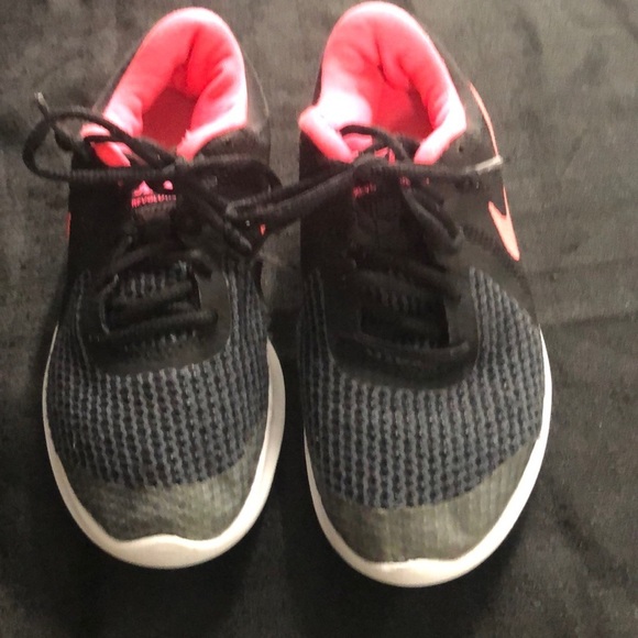 NIKE Revolution 4 running shoes - Picture 2 of 8